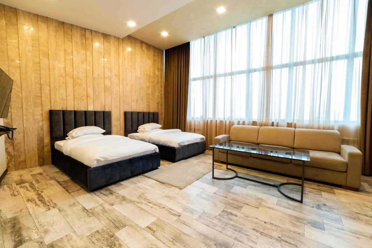 B H Y Guesthouse In เยเรวาน ภายนอก รูปภาพ