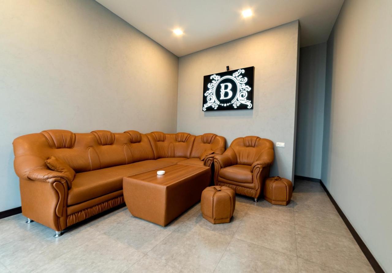 B H Y Guesthouse In เยเรวาน ภายนอก รูปภาพ