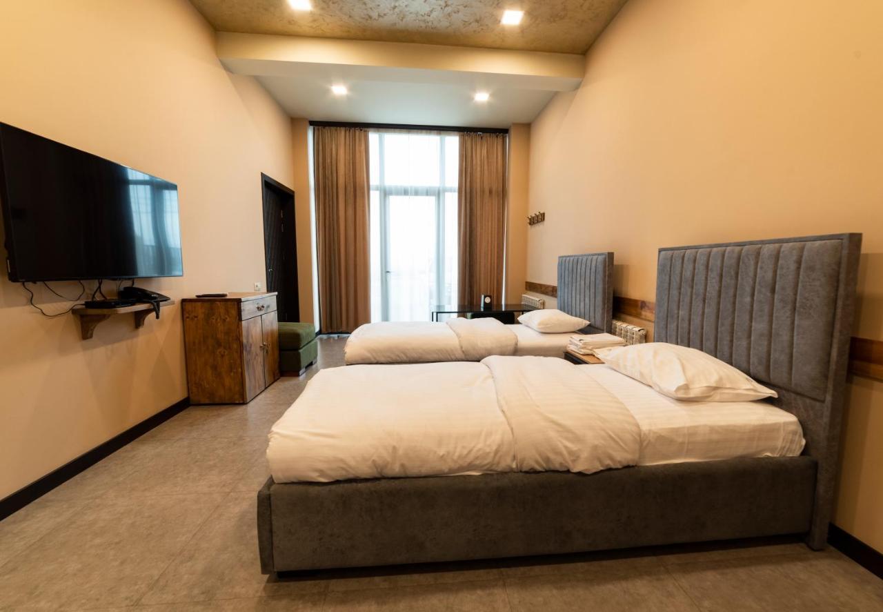 B H Y Guesthouse In เยเรวาน ภายนอก รูปภาพ
